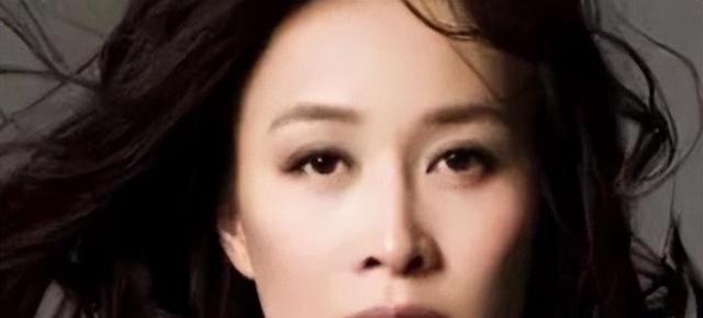 抽烟成瘾的六位女明星,个个都是老烟民,刘亦菲14岁就会抽烟了