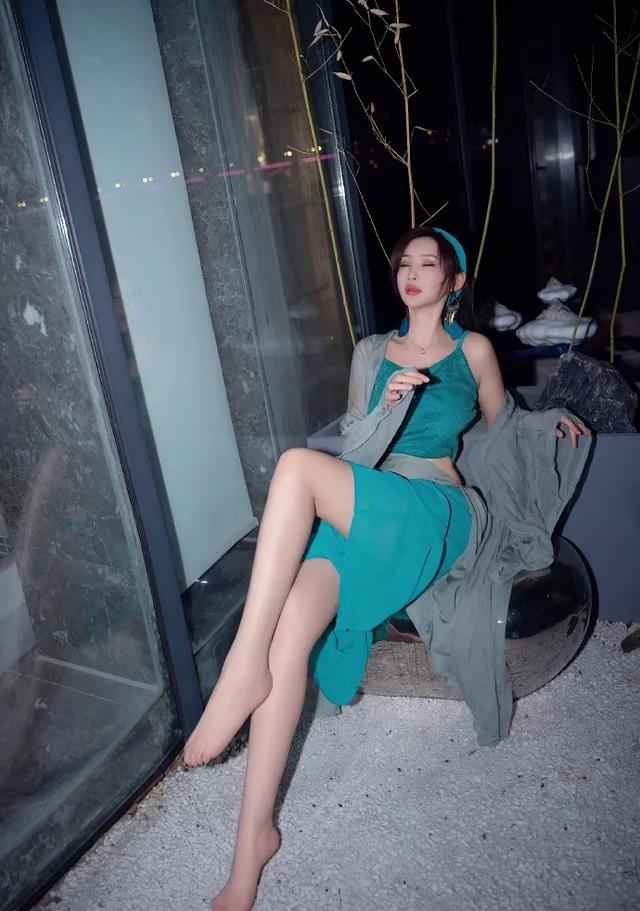 美女模特周妍希,前凸后翘,身姿曼妙,白玉美腿,太顶了