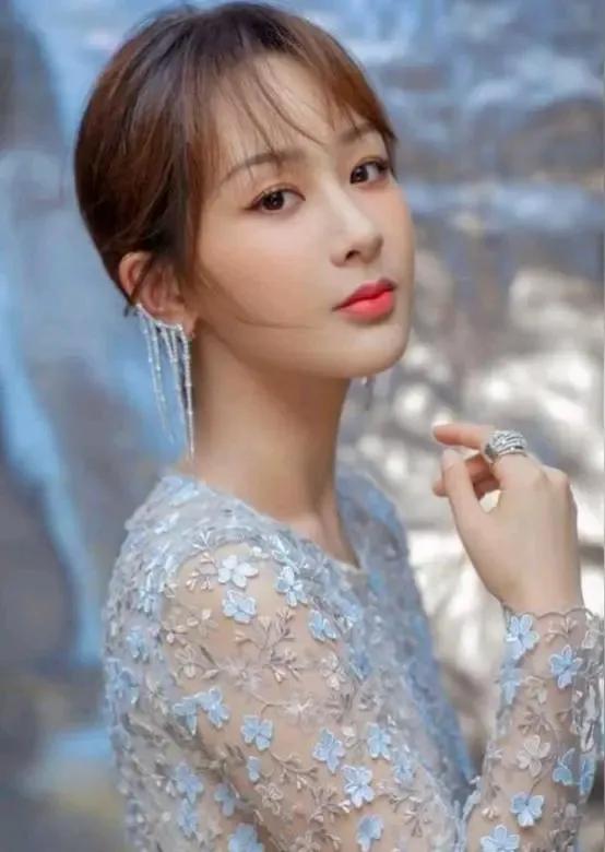 北京美女明星:颜值与才华共璀璨