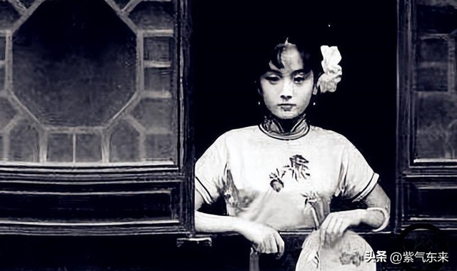 罕见照片:日本女人竟如此开放大胆,女学生脱光衣服全身赤裸上课