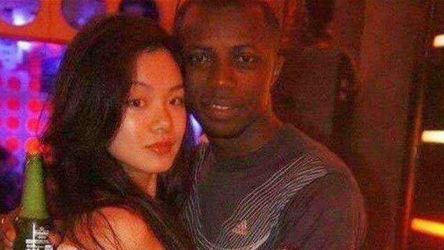 白富美疯狂迷恋黑人壮汉,3年生了2娃,结局如何?