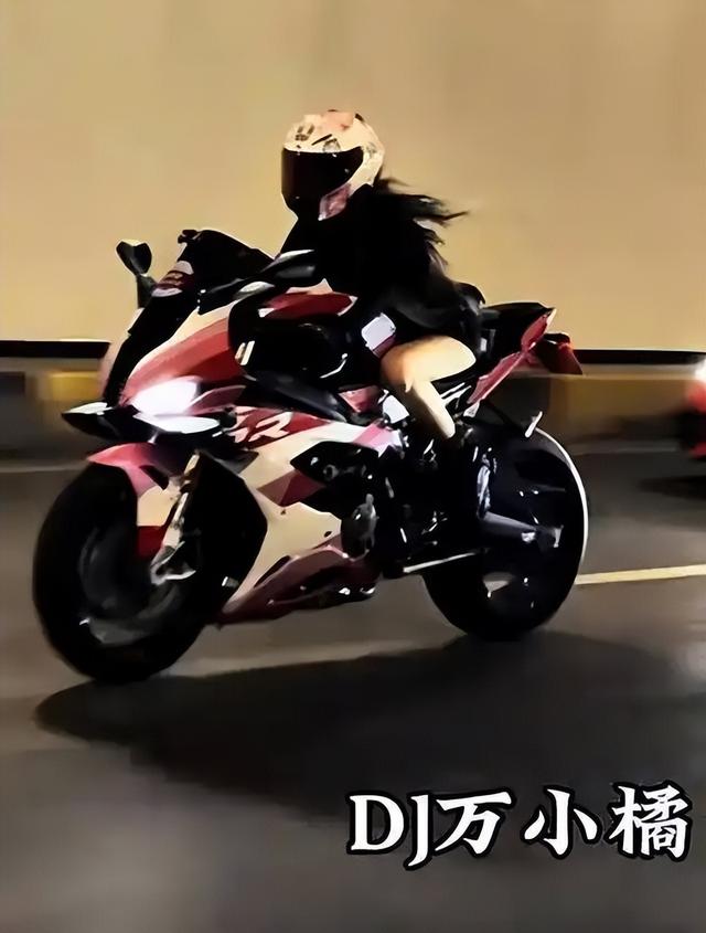19岁机车女网红去世,目击者曝光细节,现场惨烈,喜欢穿丝袜飙车
