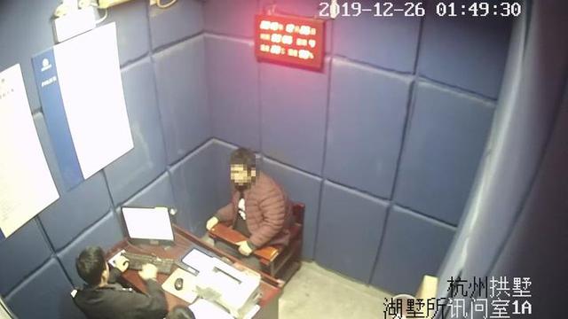 还手机没拿到好处费,的哥伸手抓女乘客胸部后后悔:要不你打我,甩我两个巴掌也行啊