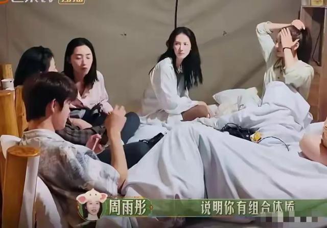 易烊千玺新片“摸胸戏”被投诉,尺度大儿童不宜,网友怒骂很荒唐