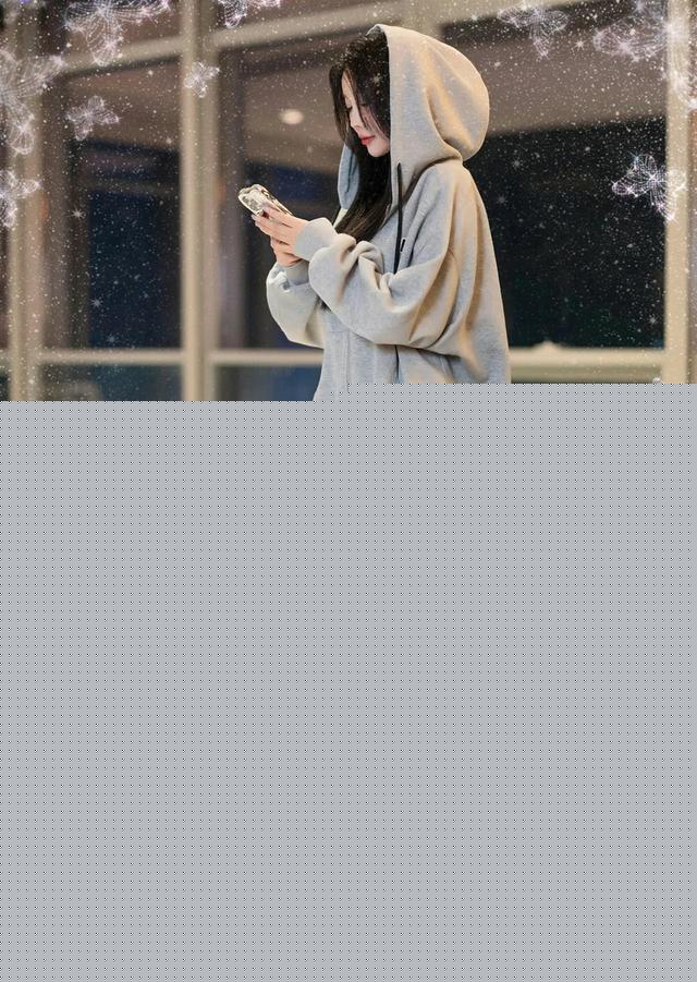 美女艺术写真图片欣赏:杨晨晨灰色卫衣搭配灰丝,完美绝伦的身段