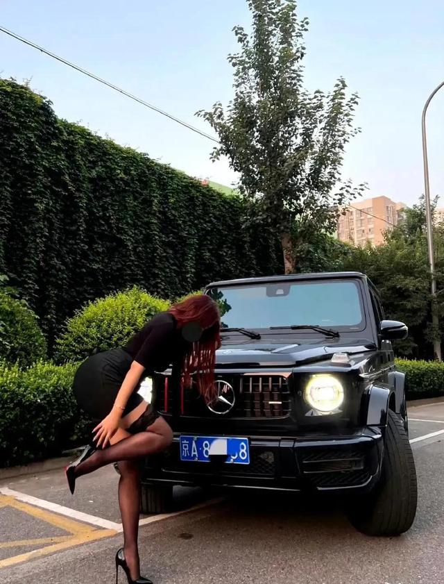 神秘黑丝高跟美女开车,如花在野,一会儿温柔,一会儿热烈!