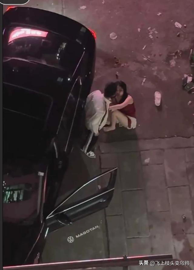 刺激!长腿美女小姐姐被暴揍