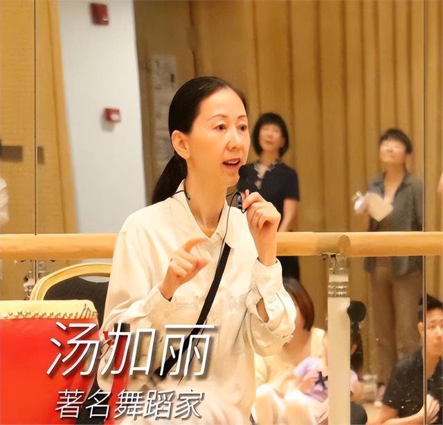 中国初代裸模汤加丽:被父亲嫌弃,和丈夫离婚,今48岁成单亲妈妈