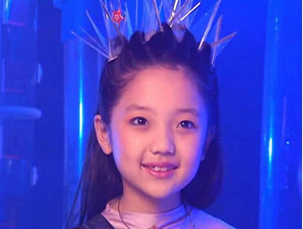 《快乐星球》中女神长大了,一转眼成为大美女,冰柠檬美到认不出