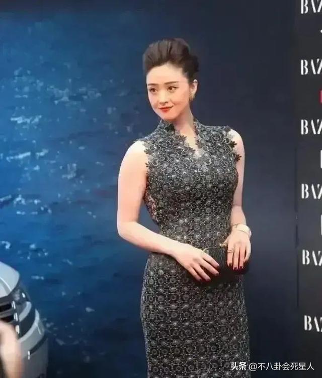 赵丽颖的副乳,杨幂的扁屁股,鞠婧祎的腿,女明星的身材也很真实