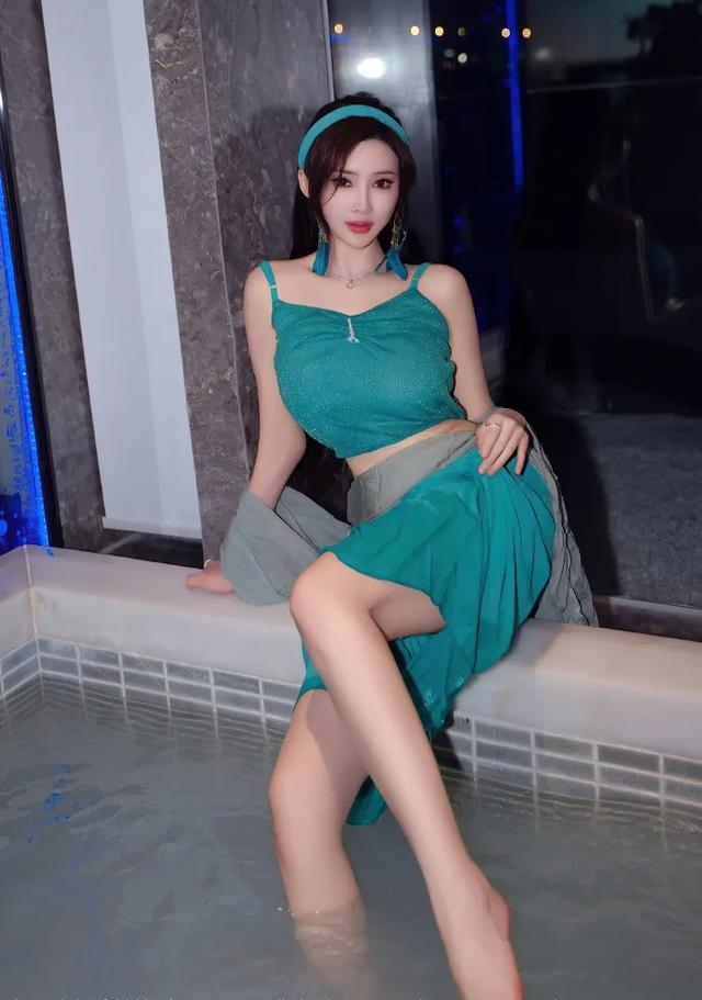 美女模特周妍希,前凸后翘,身姿曼妙,白玉美腿,太顶了