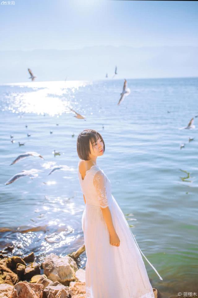 洱海边的白裙蕾丝少女,被网友誉为清纯女神