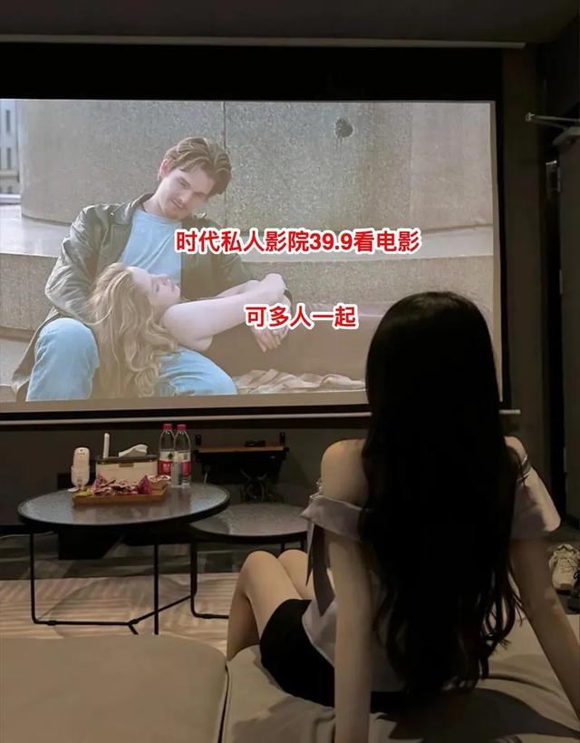 实地探访!成都私人影院美女陪看可亲嘴摸胸可过夜,都是00后!