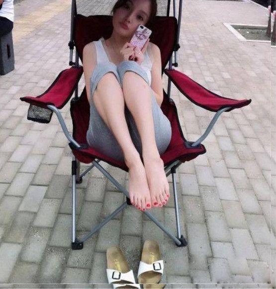 范冰冰现身机场,为了显瘦包裹“玉足”,网友:看脚就能识美人