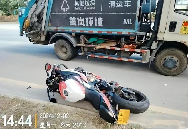 19岁机车女网红去世,目击者曝光细节,现场惨烈,喜欢穿丝袜飙车