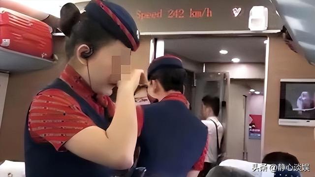 湖北年轻女子“一丝不挂”大闹高铁,当众表演全裸劈叉,惊呆乘客
