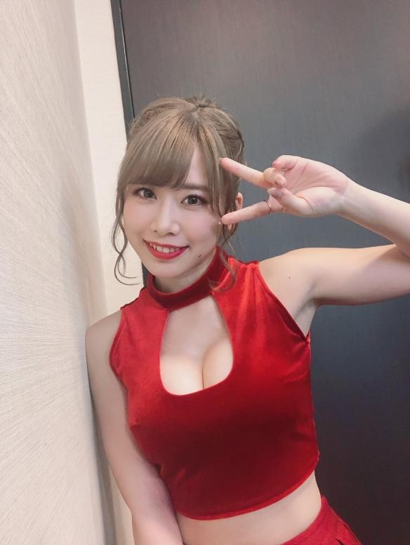 丰满车灯夺人眼球!日本正妹偶像 奥津マリリ 美照赏