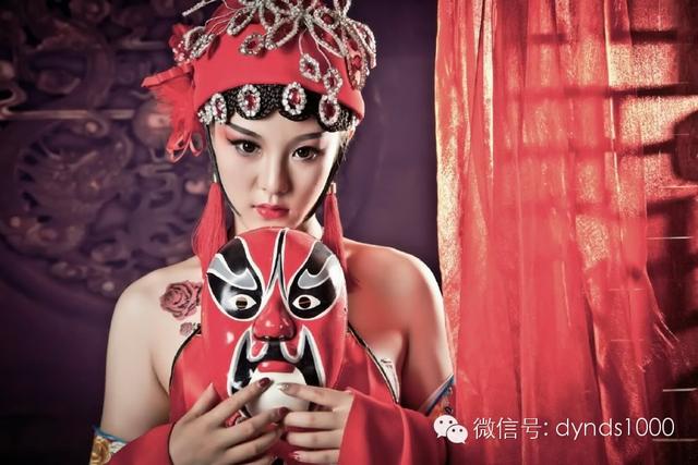 性感另类的古装肚兜美女