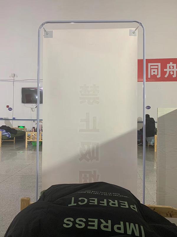 感染新冠肺炎哺乳期妈妈:我在方舱用吸奶器,护士为我制遮挡