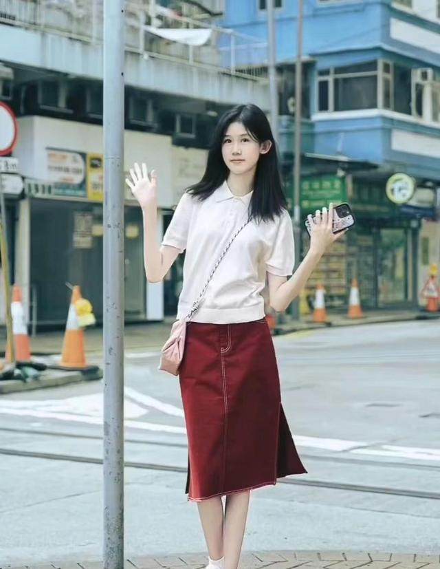 陆毅女儿贝尔近照惊艳,腿又长又细,身高直逼180cm