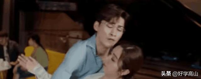 强吻、摸胸、掀裙底,这些男星究竟是真敬业,还是借机揩油?