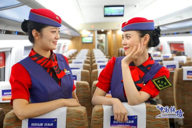 乘务员小姐姐换制服啦!
