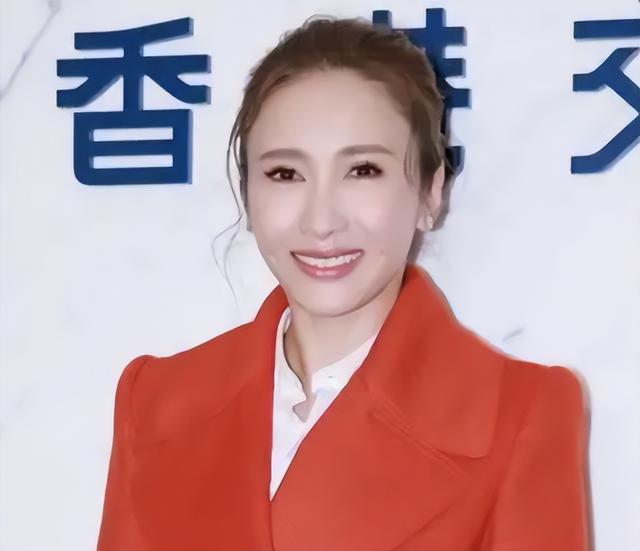 叶璇“变脸”?6位港风女神容颜大改:有的圆脸变尖脸,有的脸僵