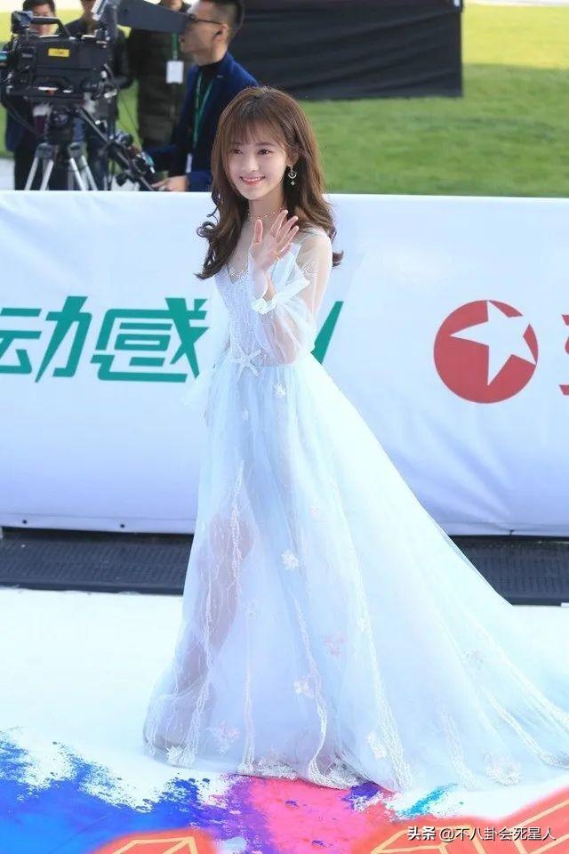 赵丽颖的副乳,杨幂的扁屁股,鞠婧祎的腿,女明星的身材也很真实