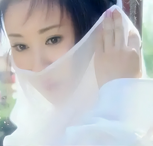 痴迷整容,无戏可拍,尴尬直播,这6位过气女星,为何沦落至此?