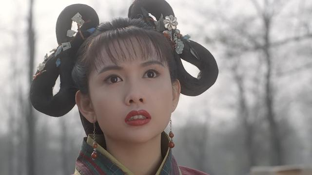三张裸背照片性感迷人,王晶对她十分迷恋,成就香港情色电影巅峰