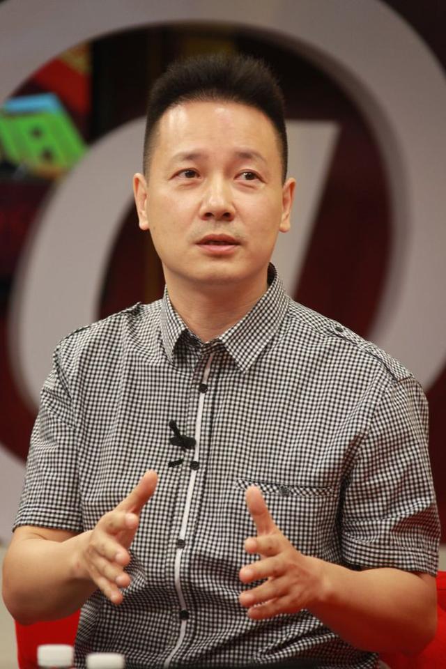 中国初代裸模汤加丽:被父亲嫌弃,和丈夫离婚,今48岁成单亲妈妈