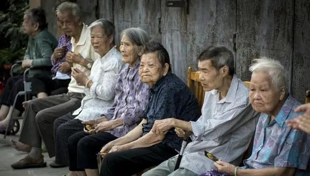 黑河早市邂逅俄罗斯美女,出租房里定终身,俄罗斯人真是敢爱敢恨
