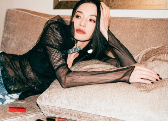 李小冉的胸,闫妮的腿,殷桃的腰,这6位中年女星性感起来迷死人