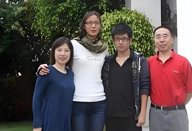 她被称为女排第一美女,离婚后嫁给美国人,今56岁生活滋润