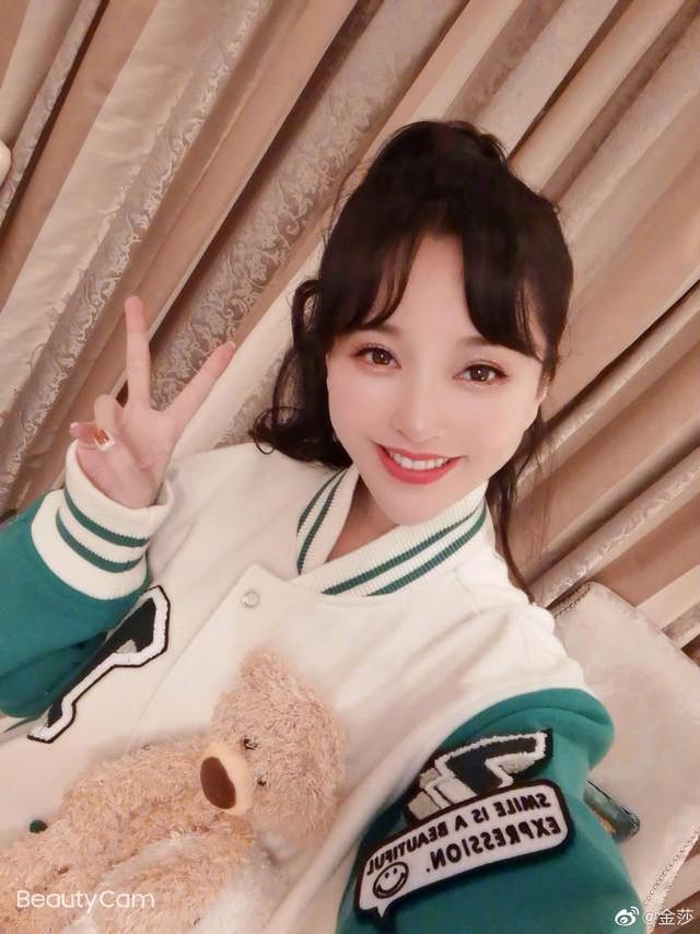 上海女星金莎自曝与小男友相恋细节!初次见面就“一见钟情”
