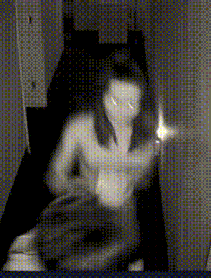 画面曝光!华人美女在美国遭到抢劫,拖进房间折磨后又打成了筛子
