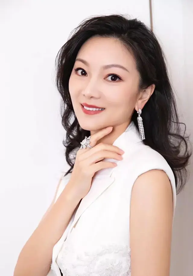 “土妹”陈婷:18岁跟了张艺谋,无名无分伺候11年,现终于成赢家