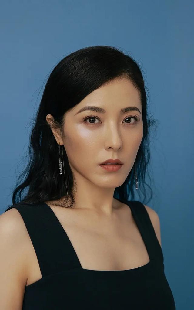长着一张“长脸”也好看的5位女星,个个仙气飘飘,你最喜欢谁?