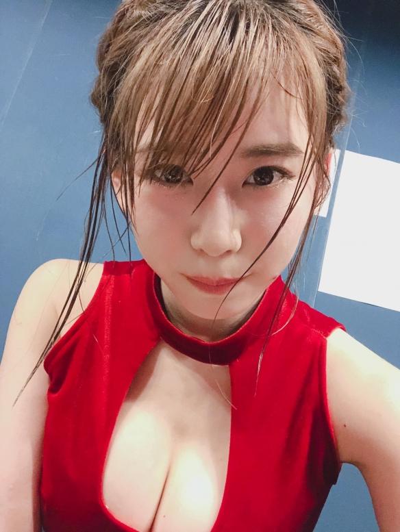 丰满车灯夺人眼球!日本正妹偶像 奥津マリリ 美照赏