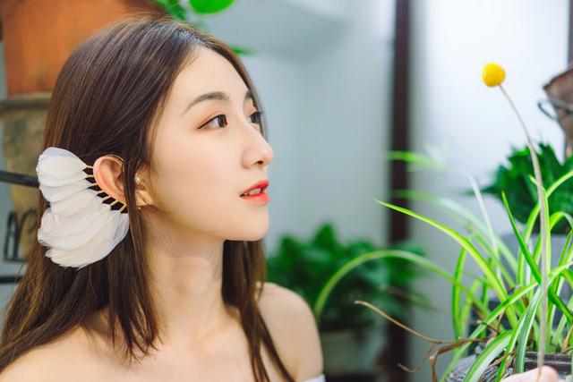 女神妹妹光着脚丫拍写真,网友:我恋爱了