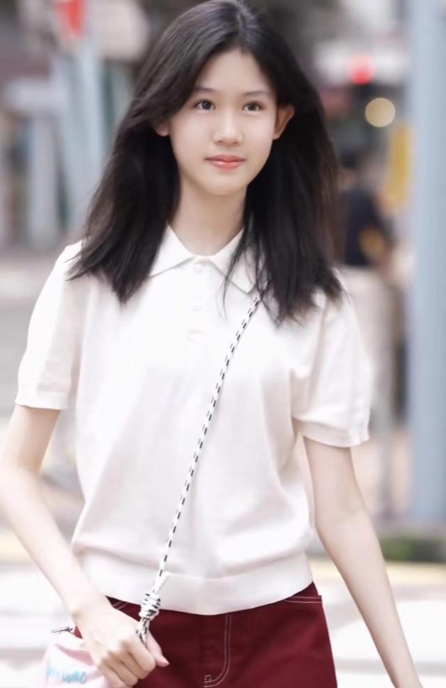 陆毅女儿贝尔近照惊艳,腿又长又细,身高直逼180cm
