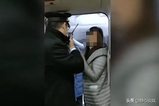 湖北年轻女子“一丝不挂”大闹高铁,当众表演全裸劈叉,惊呆乘客