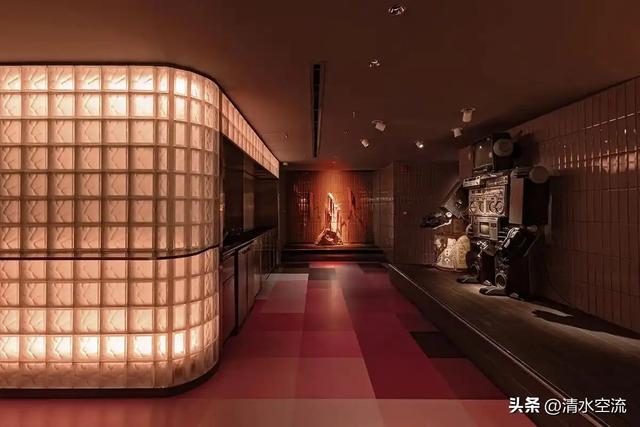 一个日本人爱上一个中国的酒吧女郎,不想最后居然是身首异处