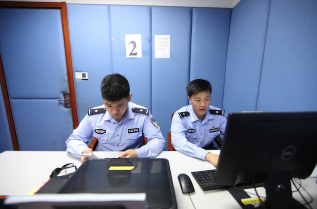 女子胸部被60岁男医生吸吮后续:行政拘留,吊销执照、停发养老金