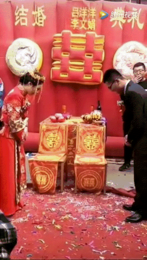 周冬雨脱了!上半身全裸“手也不遮”,破尺度大片引热议