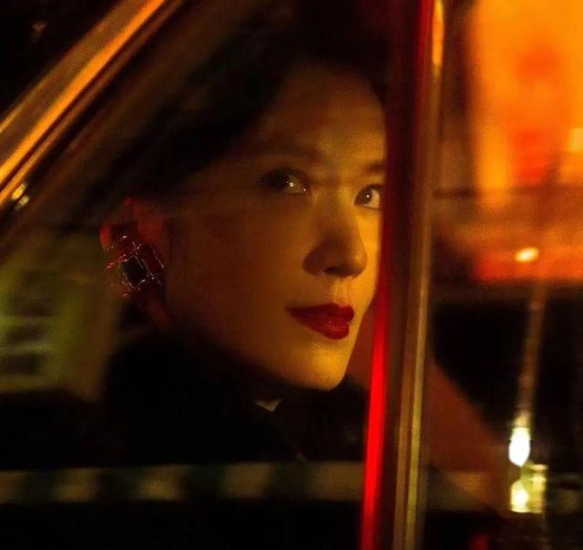 42 岁美少女,曾拍“三级片”,性感不输柳岩