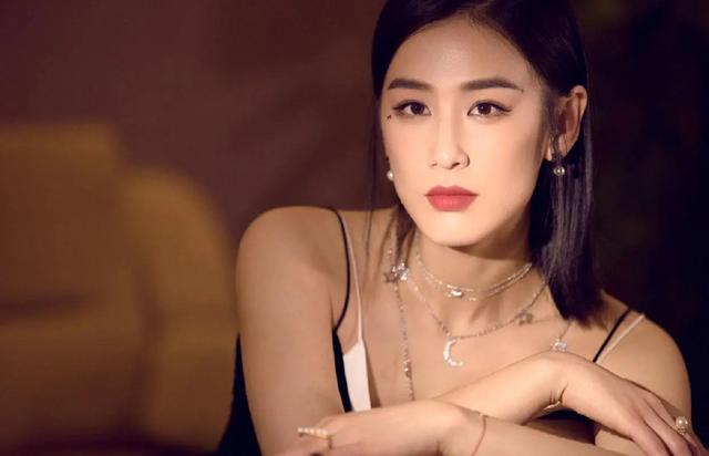 长着一张“长脸”也好看的5位女星,个个仙气飘飘,你最喜欢谁?