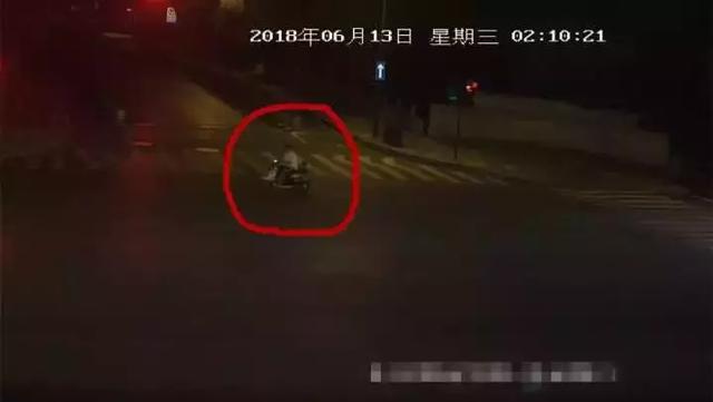 凌晨2点,年轻美女独自下班回家路上,背后一双手捂住她的嘴……