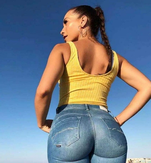 健身女士的臀部,为什么大都是明显的左右两瓣?