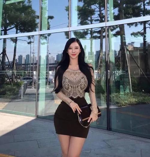 韩国九头身美女,D罩杯加蜂腰翘臀大长腿,被称为“真人版女帝”